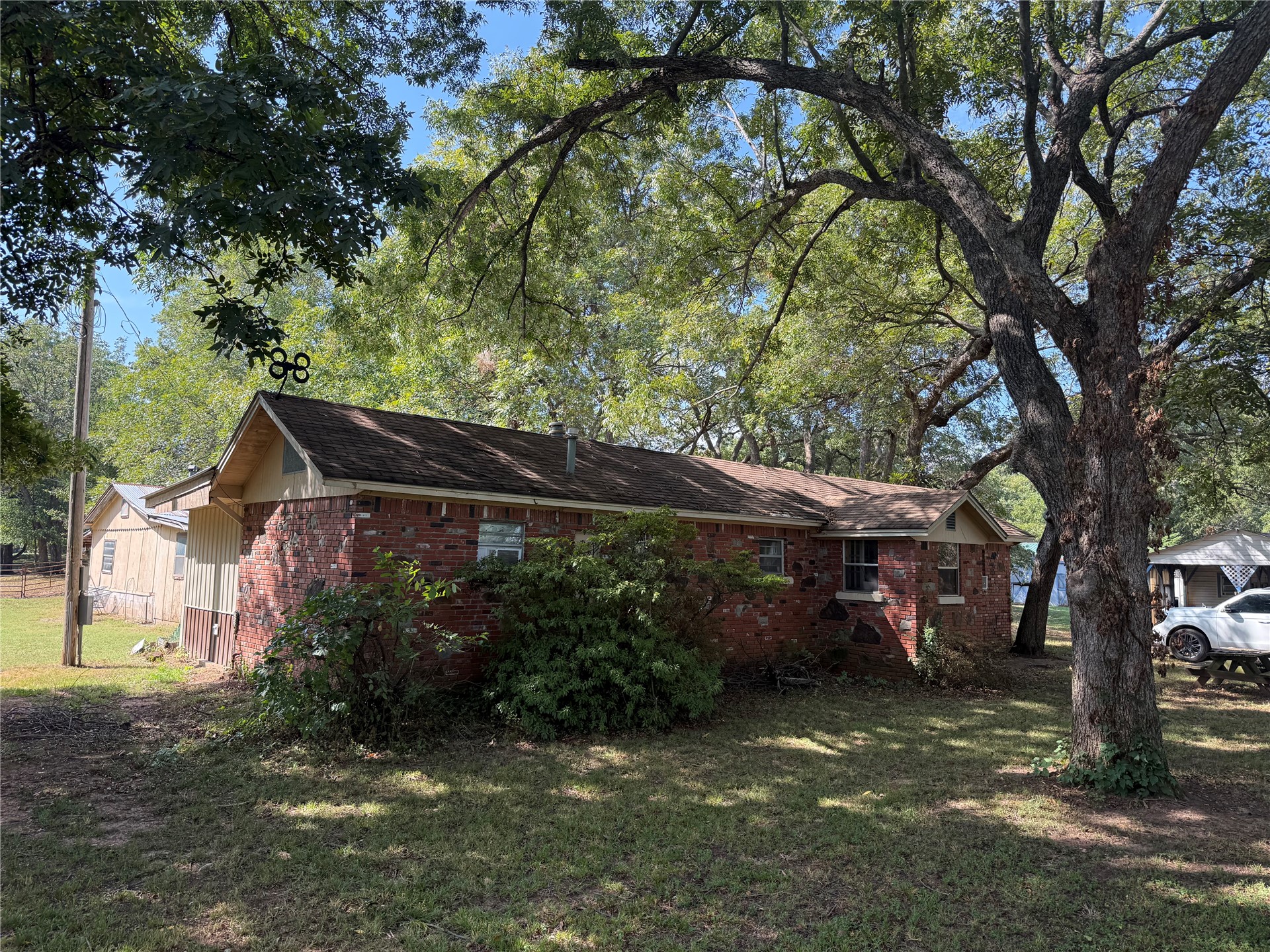 415042 E 1097 Property Photo 1