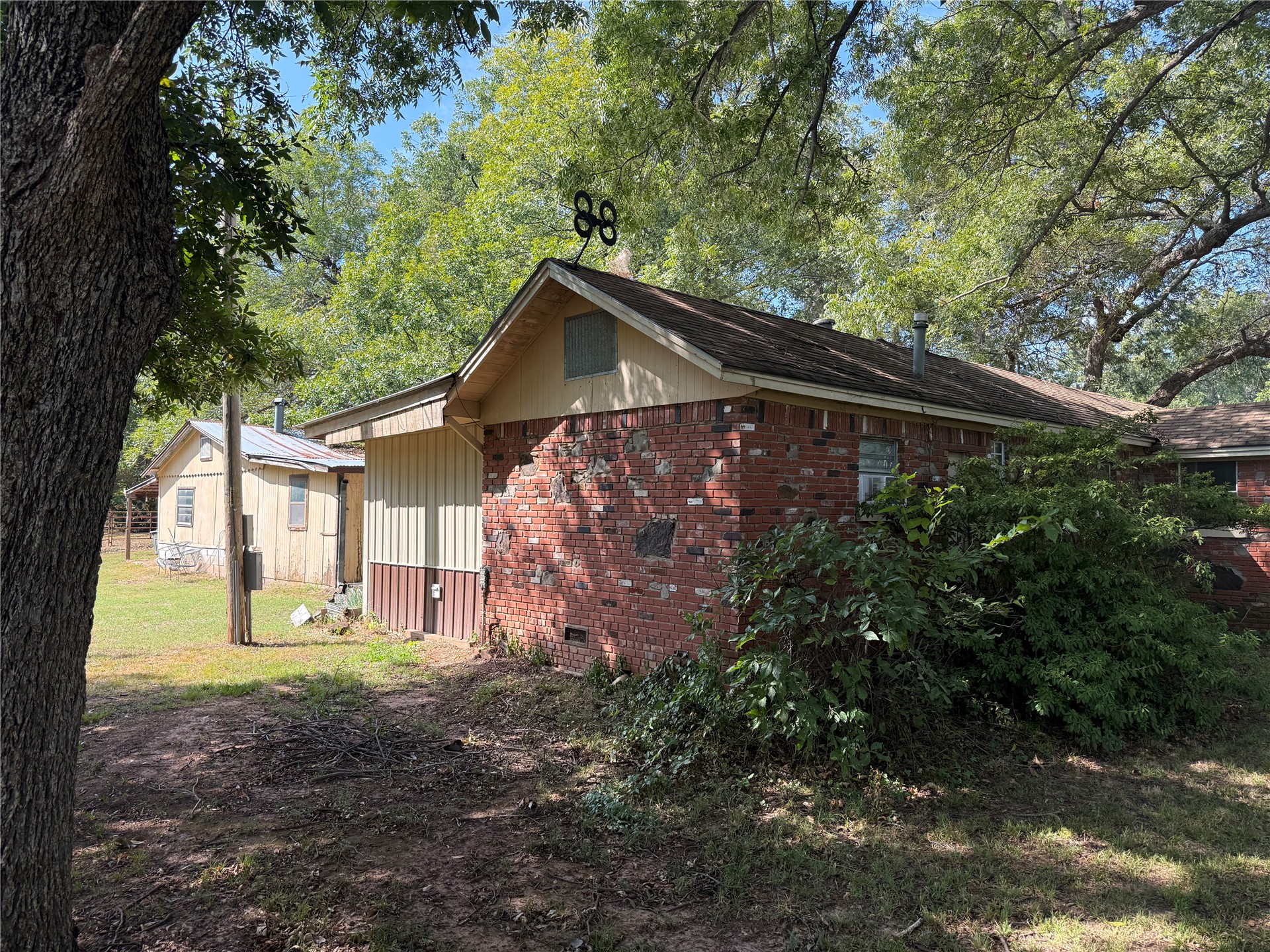 415042 E 1097 Property Photo 2