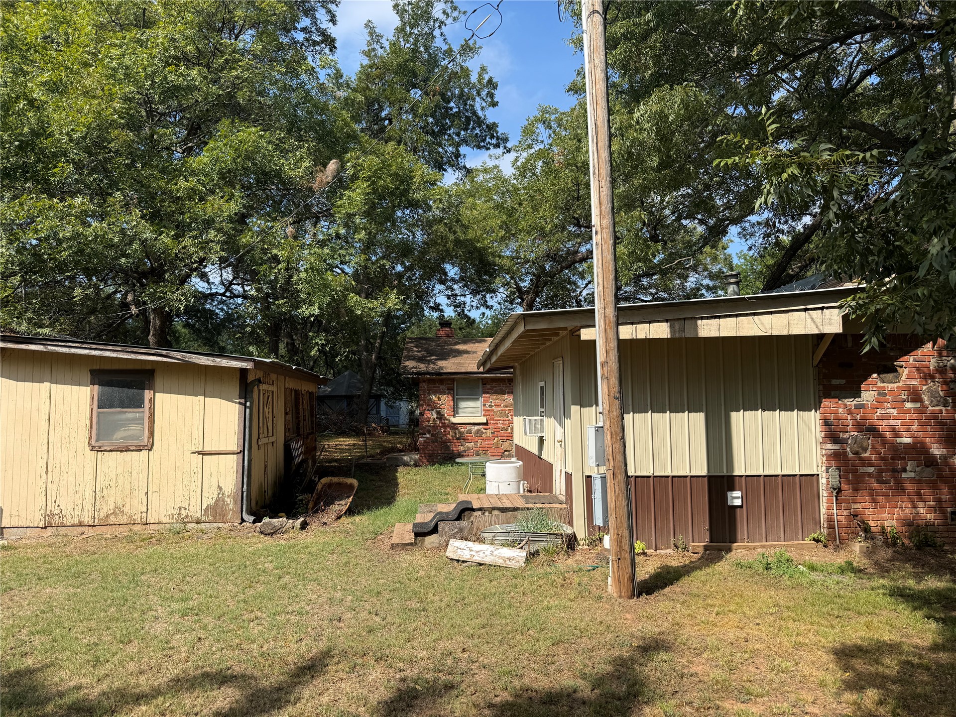 415042 E 1097 Property Photo 3