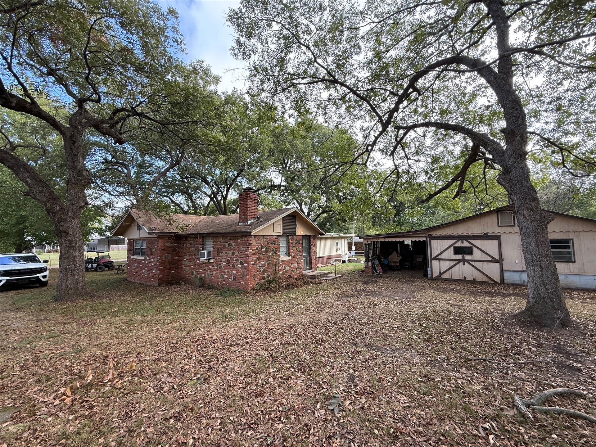 415042 E 1097 Property Photo 4