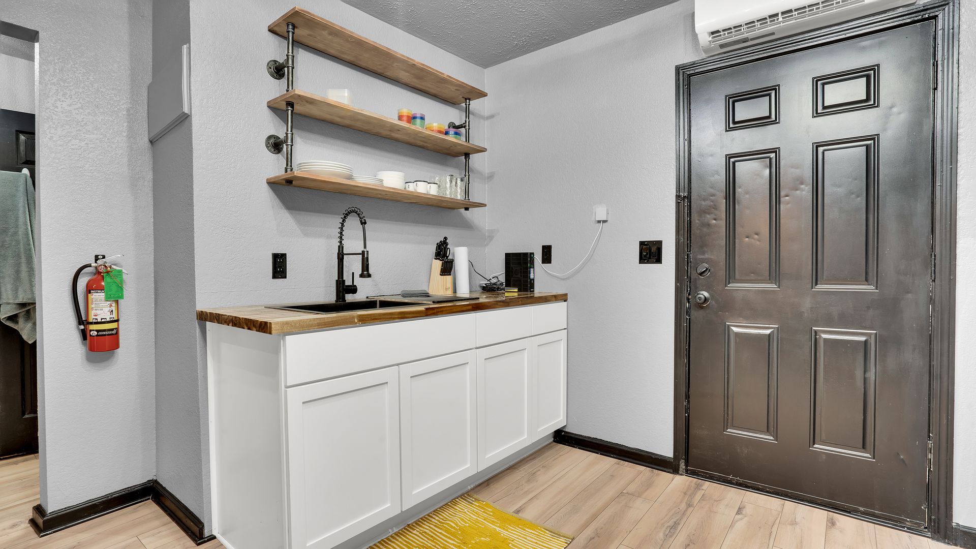 19 2nd Ne D Property Photo 6