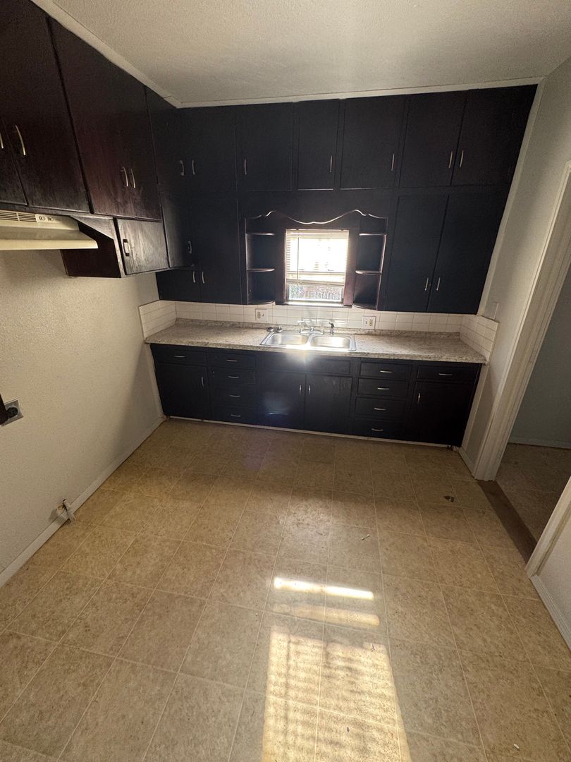 109 E Ne Property Photo 4