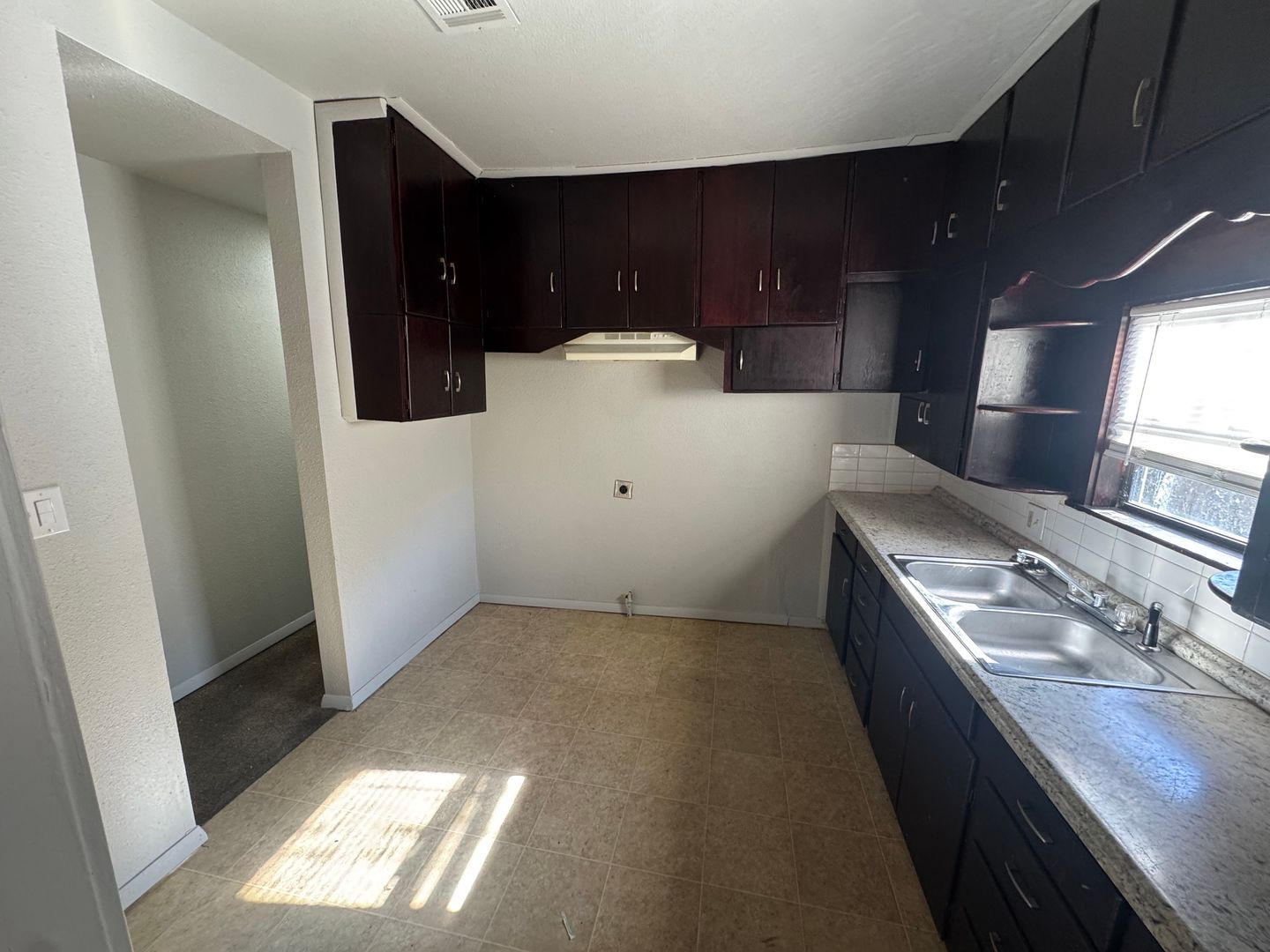 109 E Ne Property Photo 5