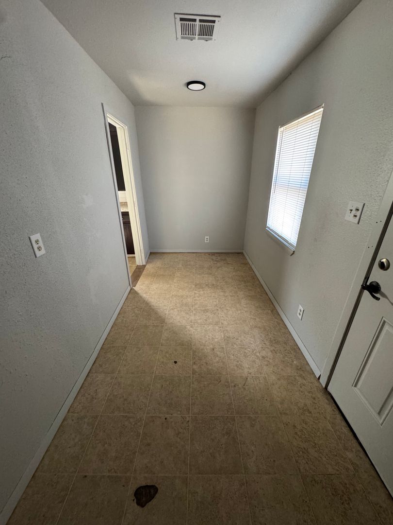 109 E Ne Property Photo 9