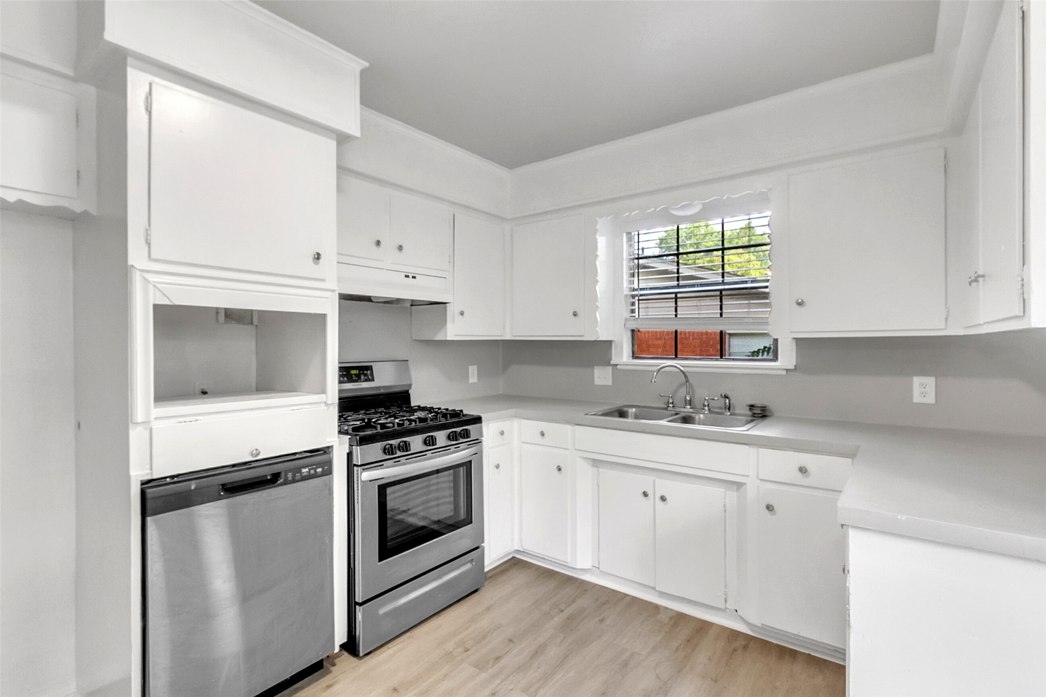 1809 S Birch Avenue Property Photo 9