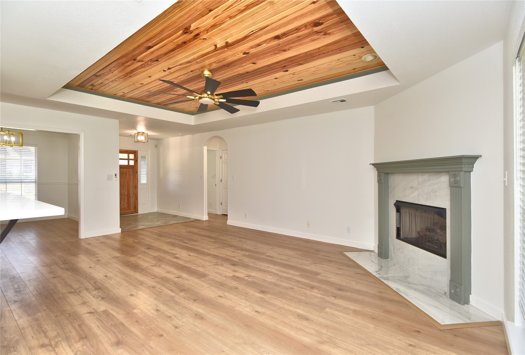 225 E Seminole Place Property Photo 7