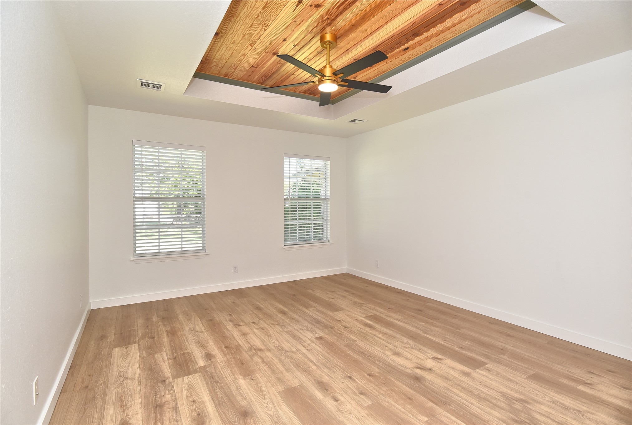 225 E Seminole Place Property Photo 14