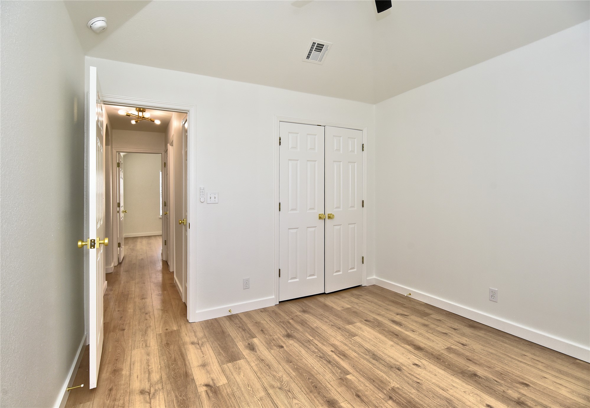 225 E Seminole Place Property Photo 21