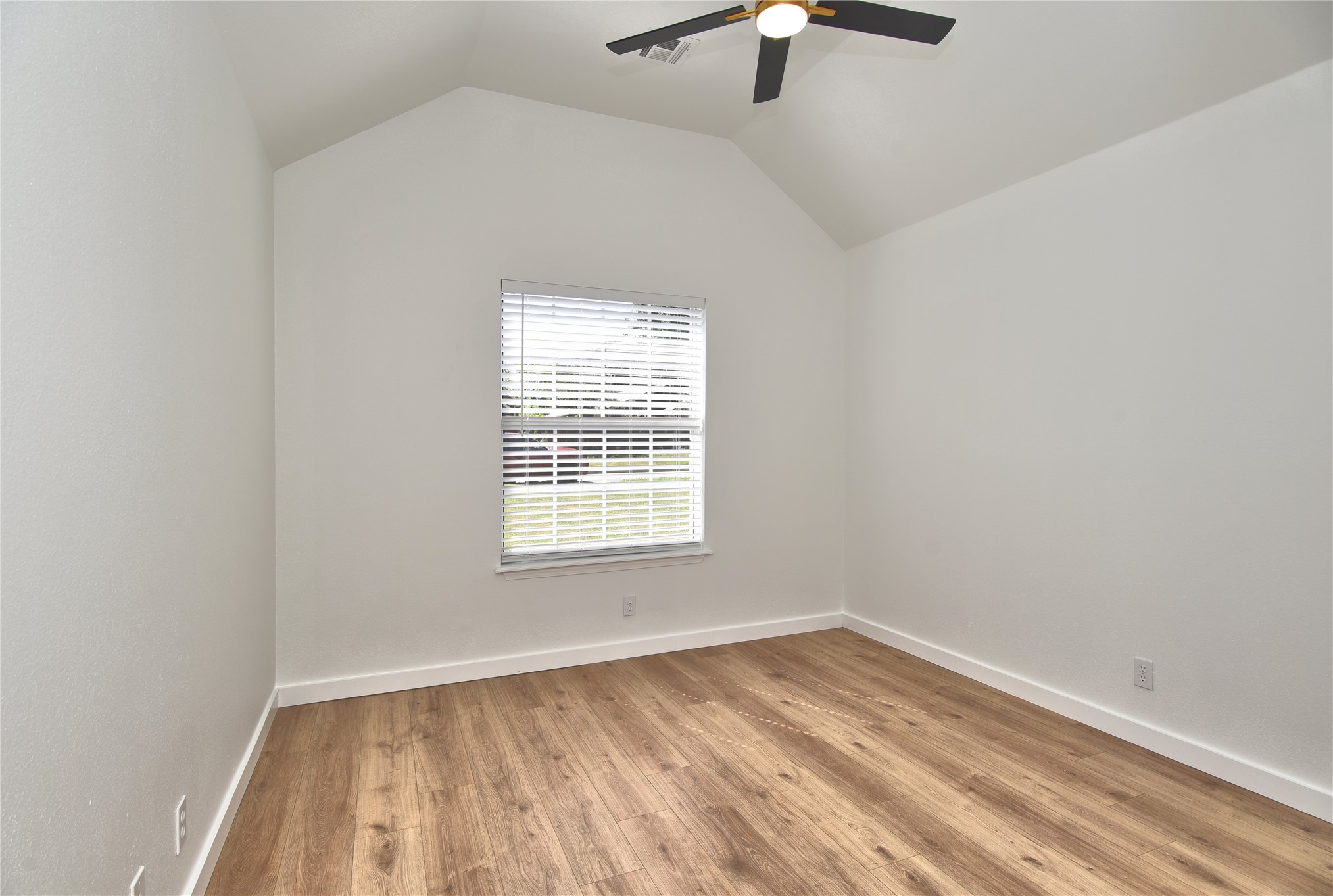 225 E Seminole Place Property Photo 22