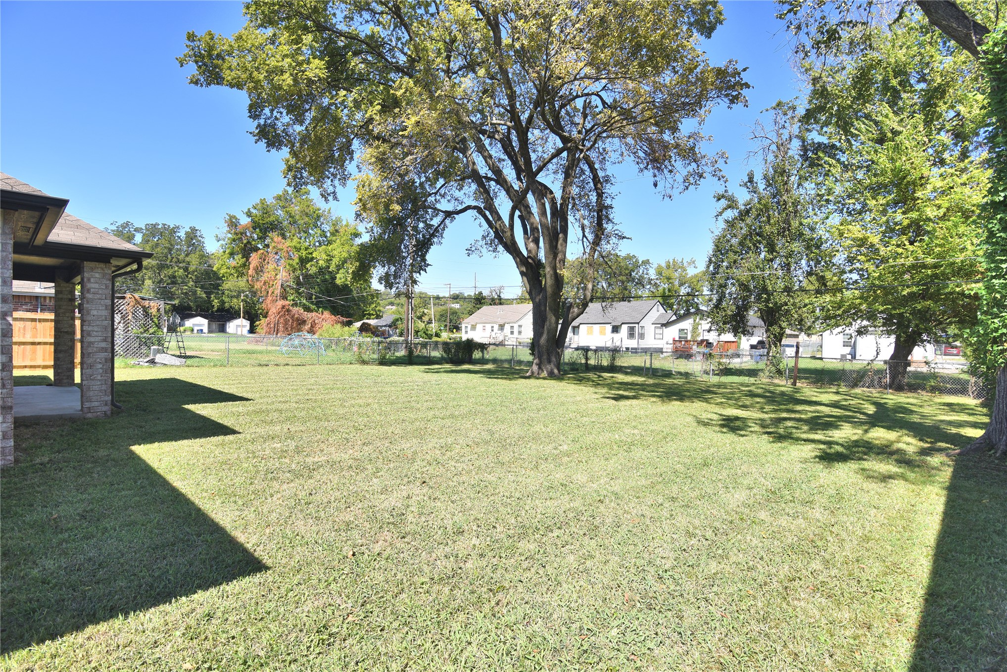 225 E Seminole Place Property Photo 26
