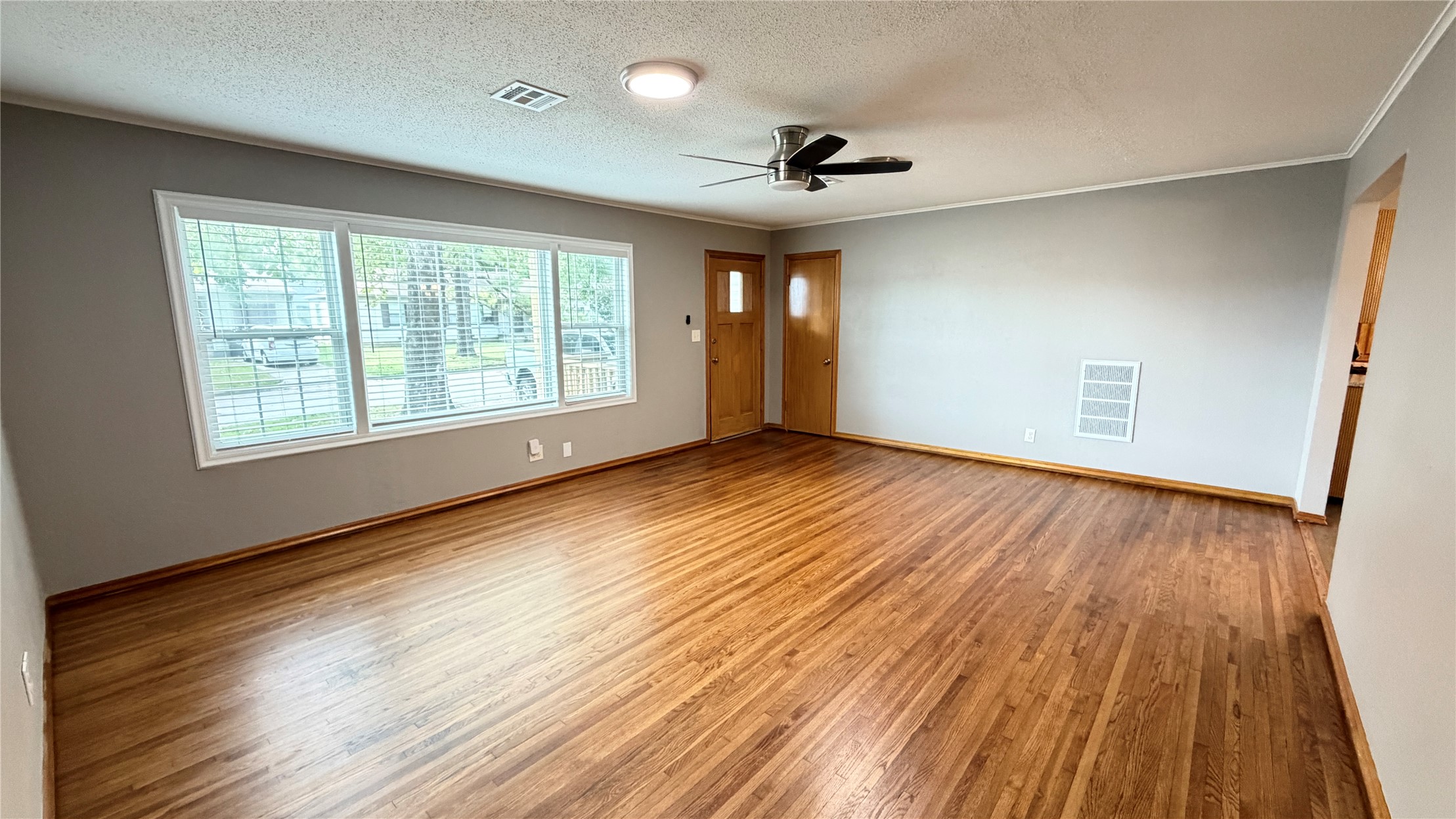 5007 S Quincy Avenue Property Photo 3