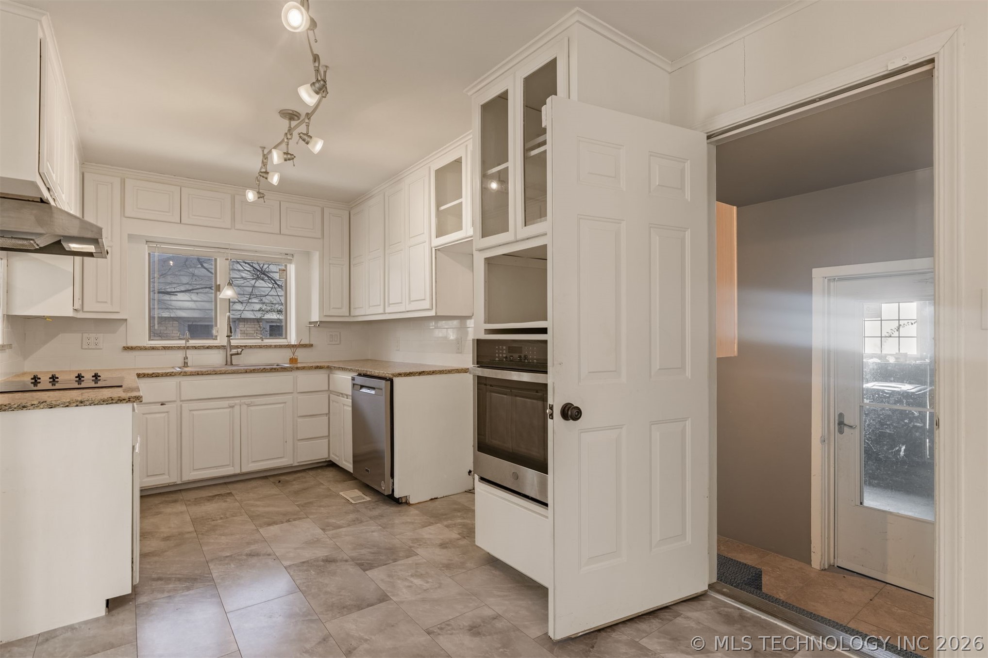 4416 E 58th Place Property Photo 15