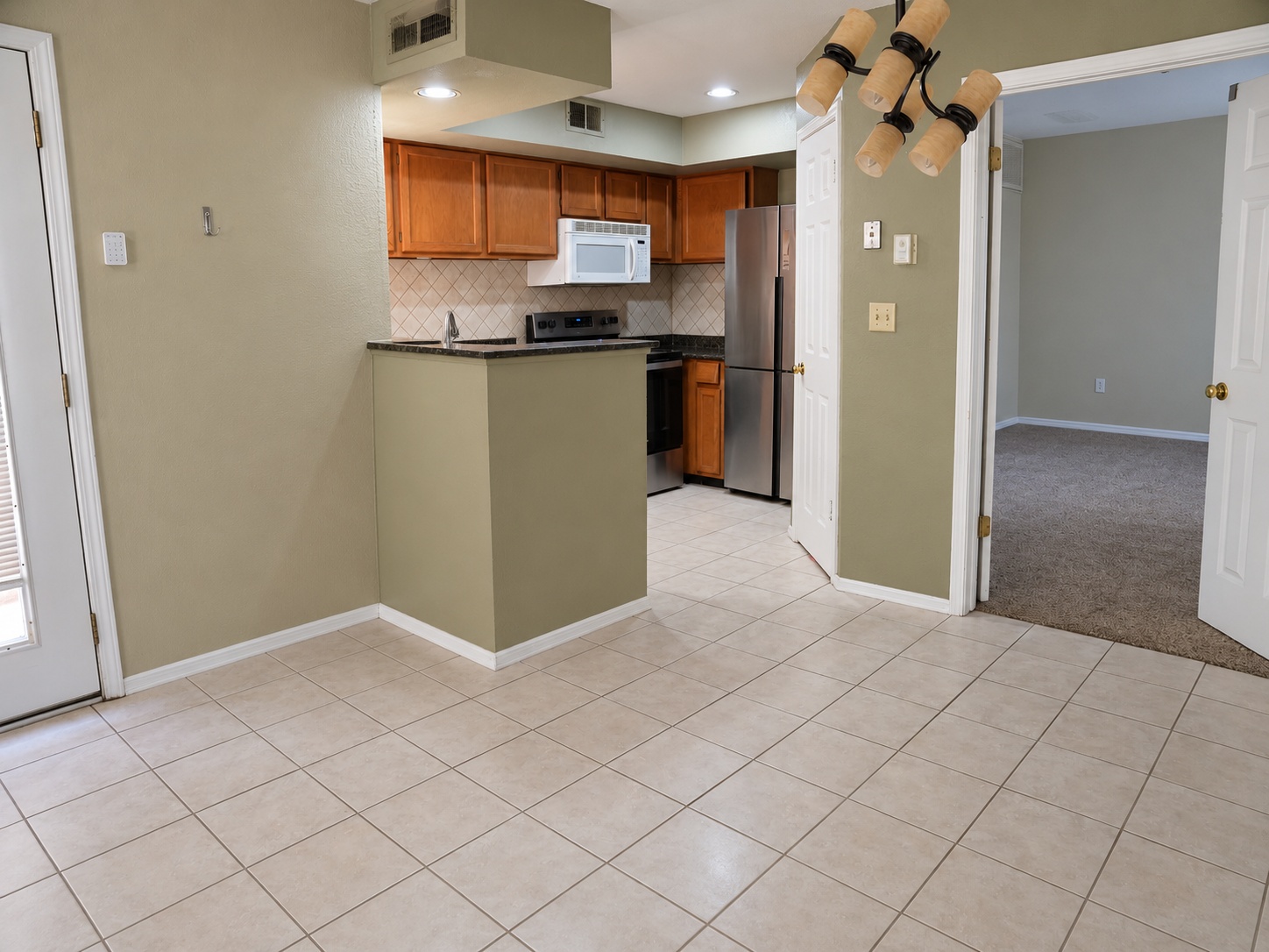 6639 S Victor Avenue Gf207 Property Photo 3