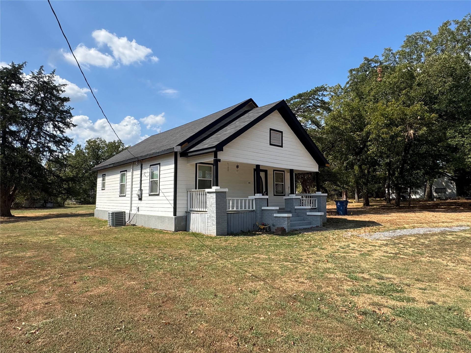 1128 Shawnee Property Photo 1