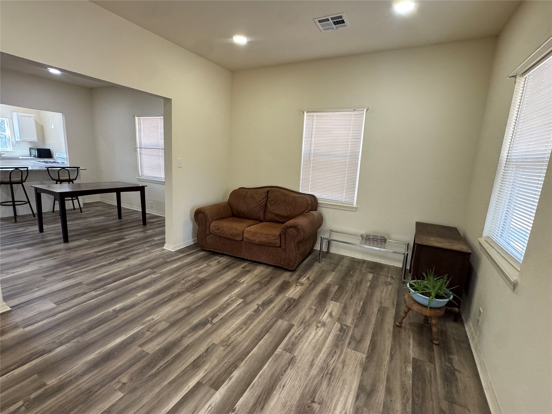 1128 Shawnee Property Photo 6