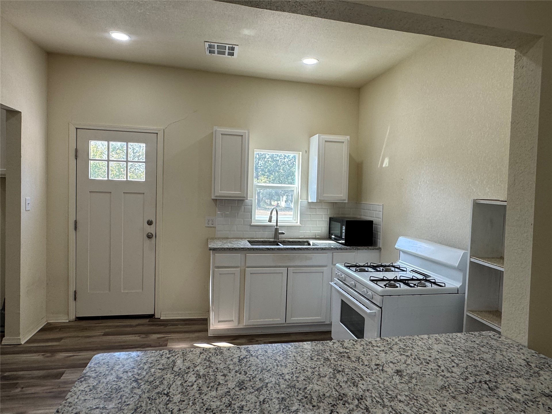 1128 Shawnee Property Photo 10