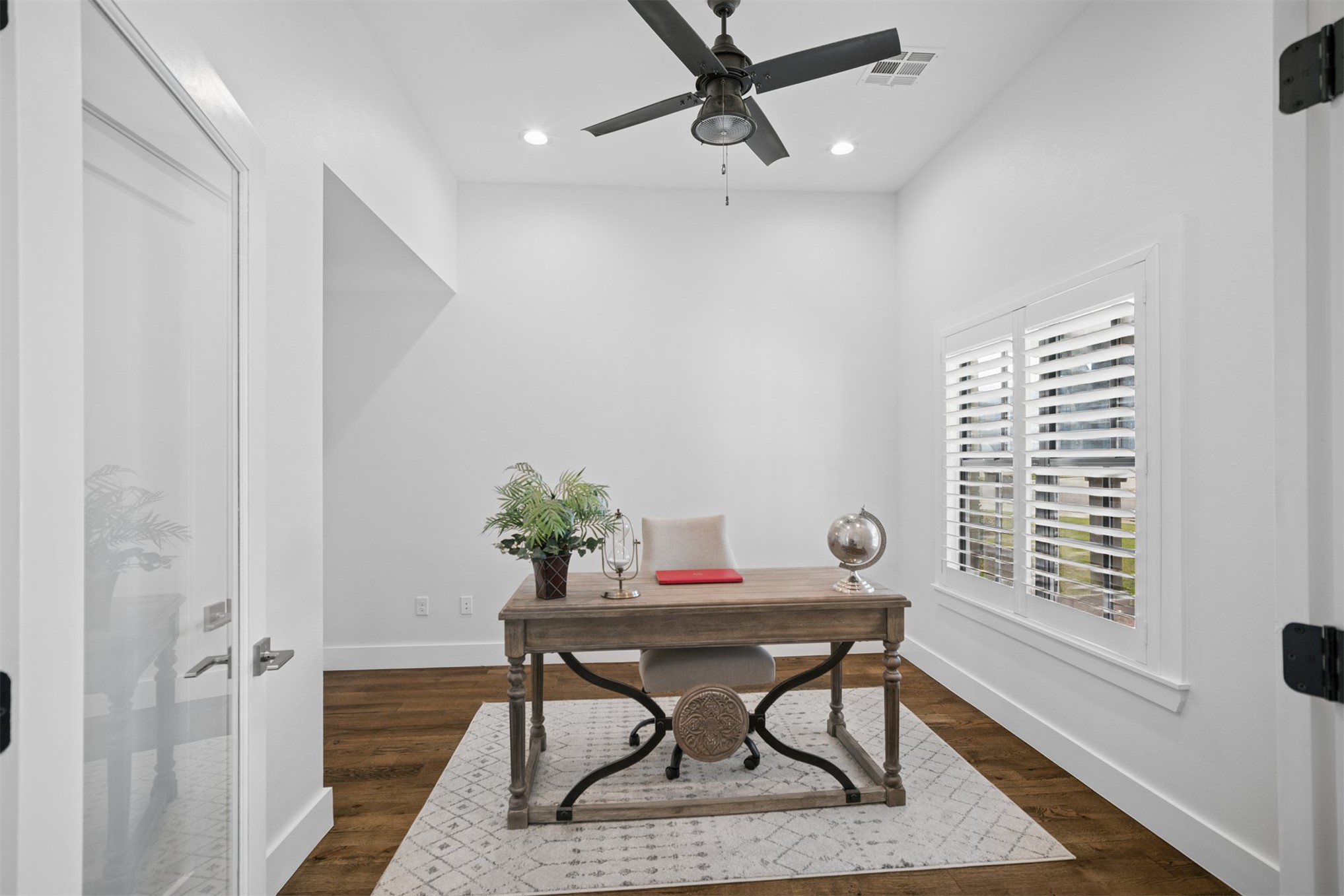 2240 W Charlotte Street Property Photo 5