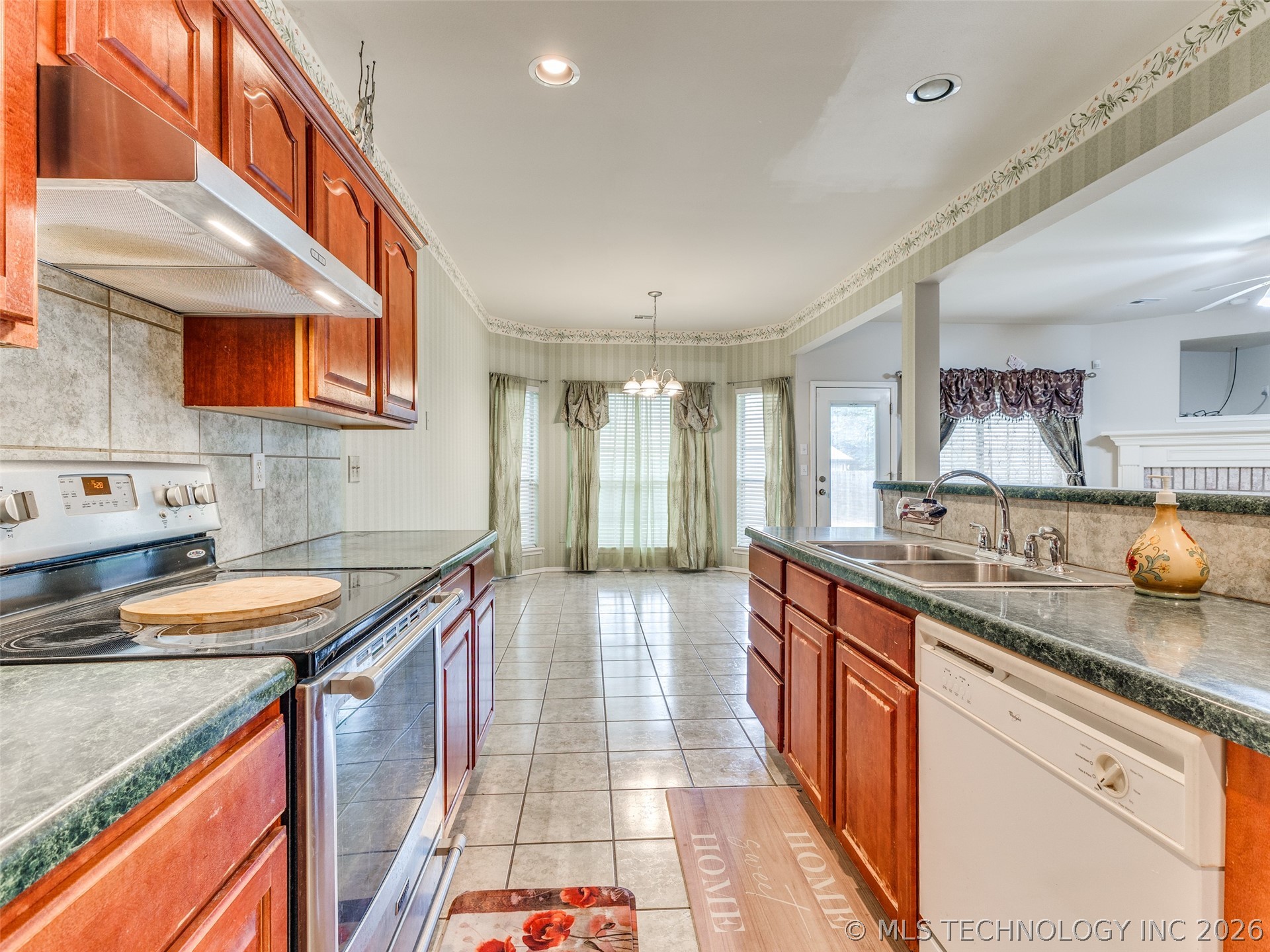 3006 N G Street Property Photo 10