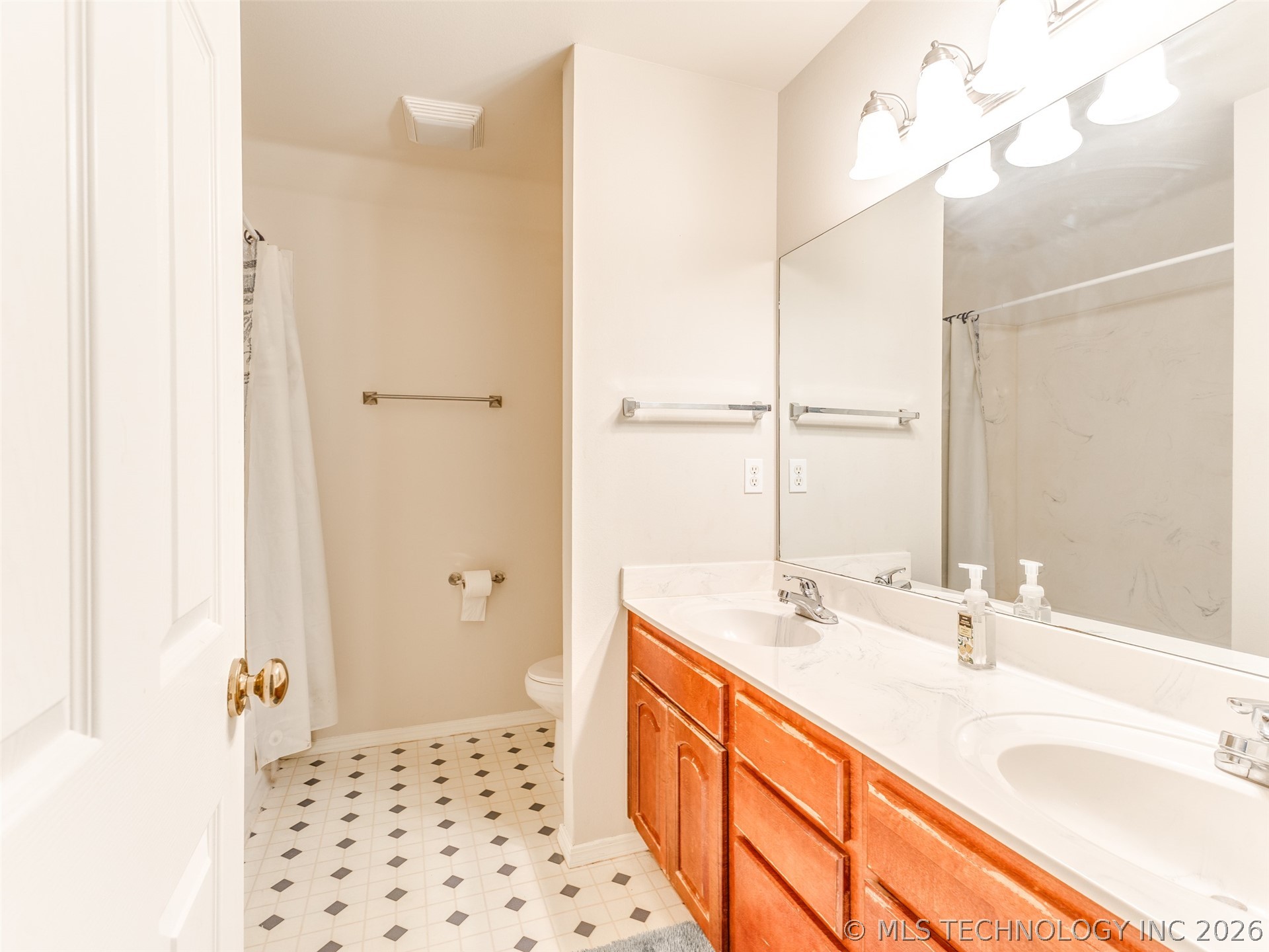 3006 N G Street Property Photo 27