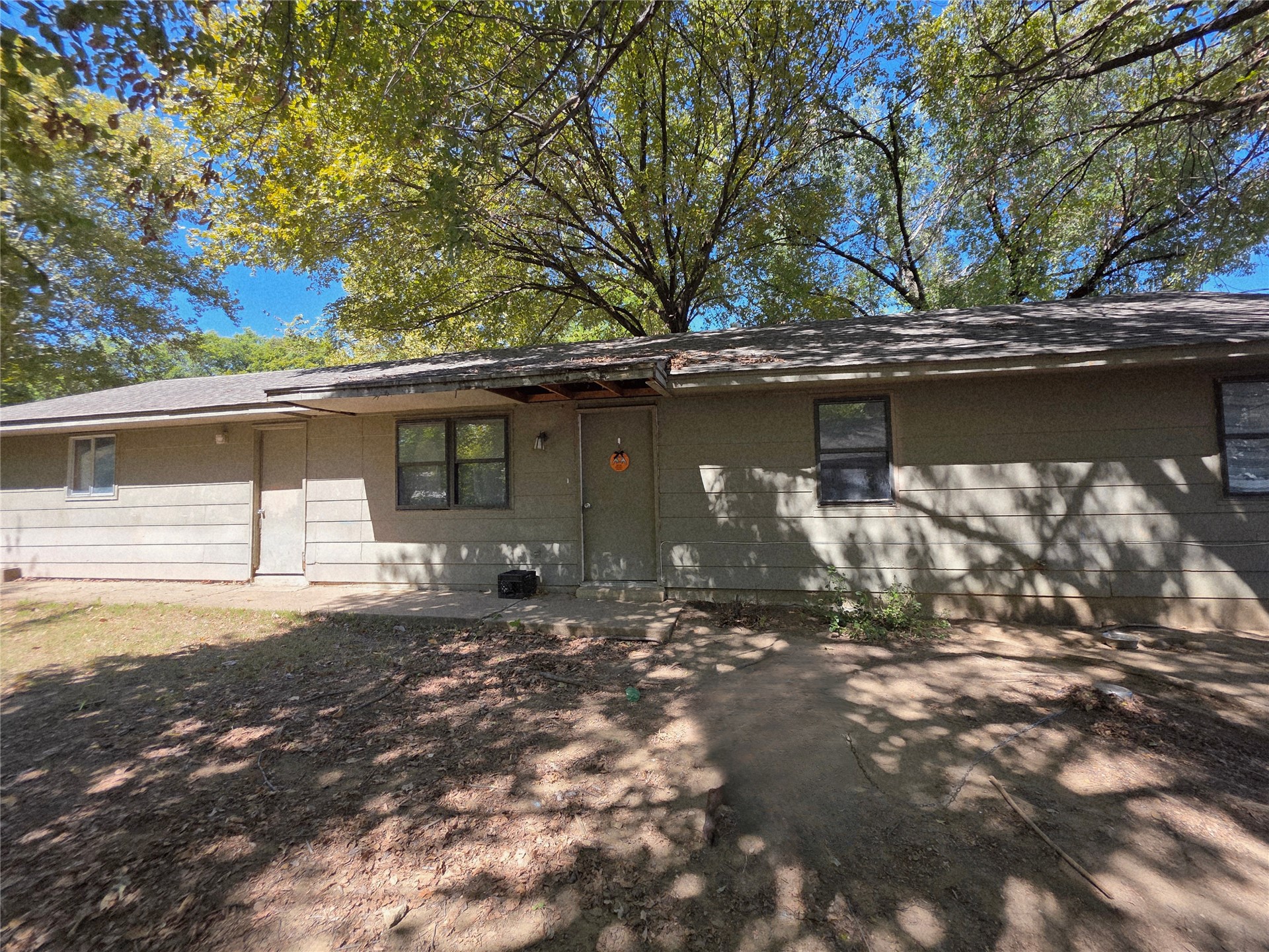 416 N Moore Avenue Property Photo 2