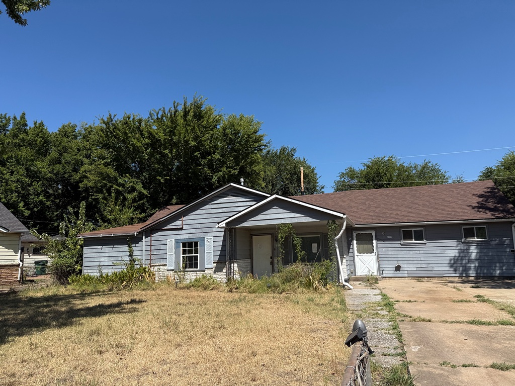 239 E Woodrow Street Property Photo 1
