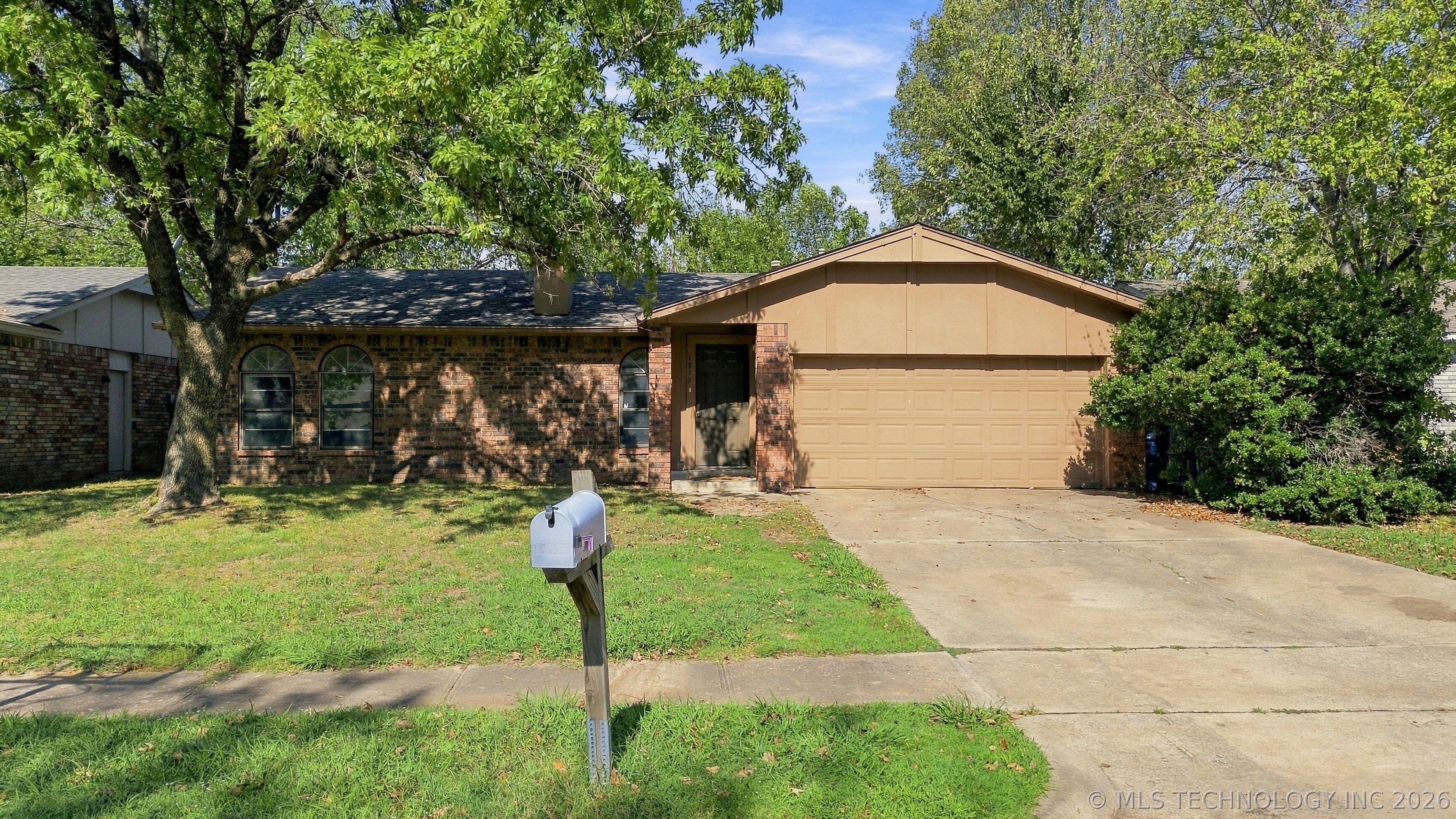 1712 S Pine Avenue Property Photo 1