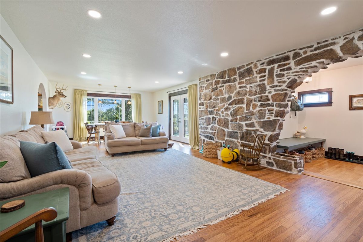 14282 E 530 Road Property Photo 4