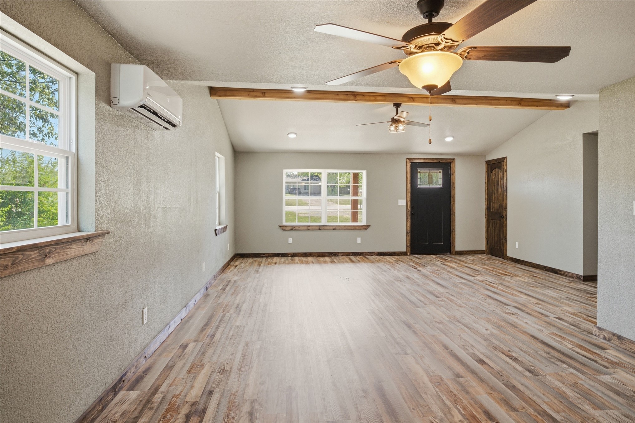 423 W Locust Property Photo 14