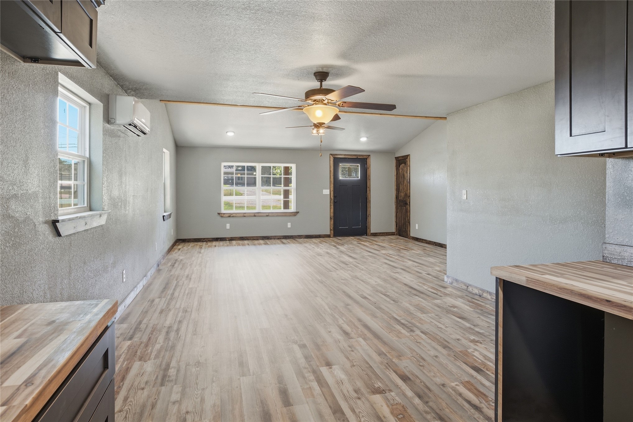 423 W Locust Property Photo 18