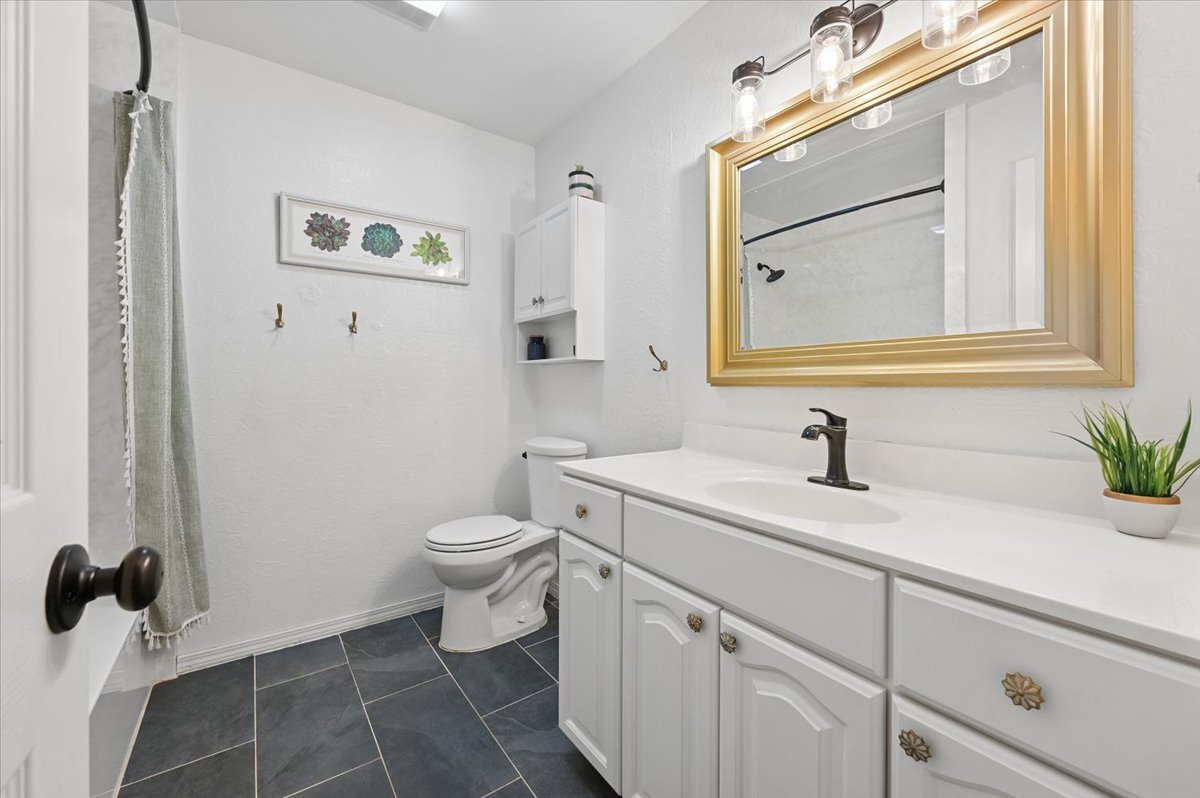 10511 S 200th East Avenue Property Photo 30