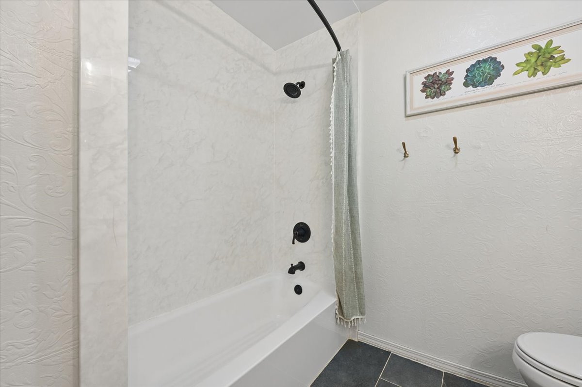 10511 S 200th East Avenue Property Photo 32