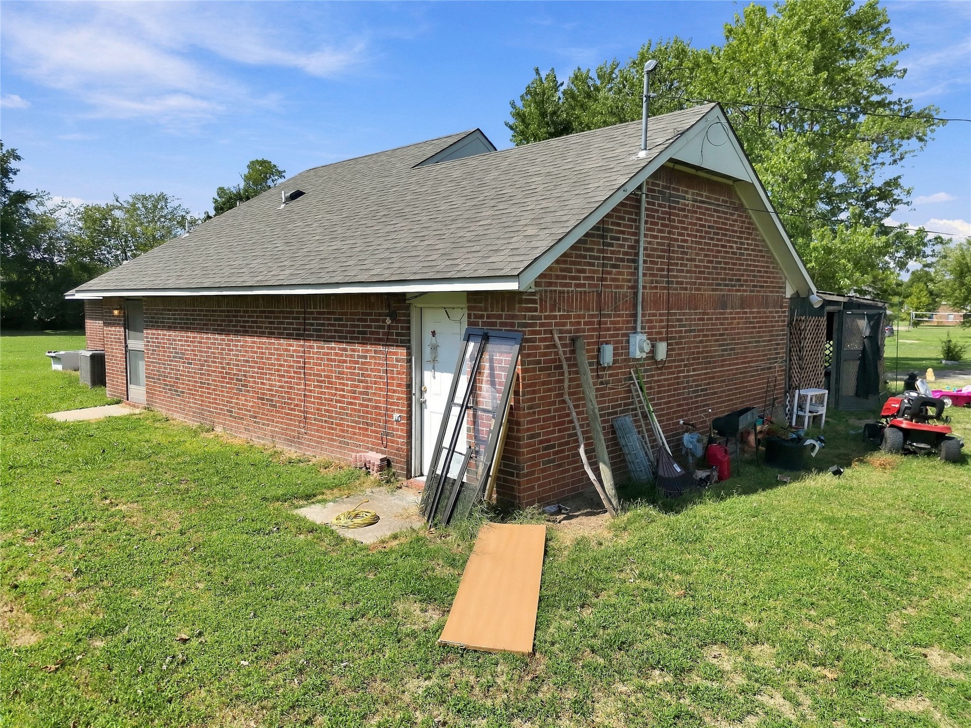 81750 S 4719 Property Photo 3