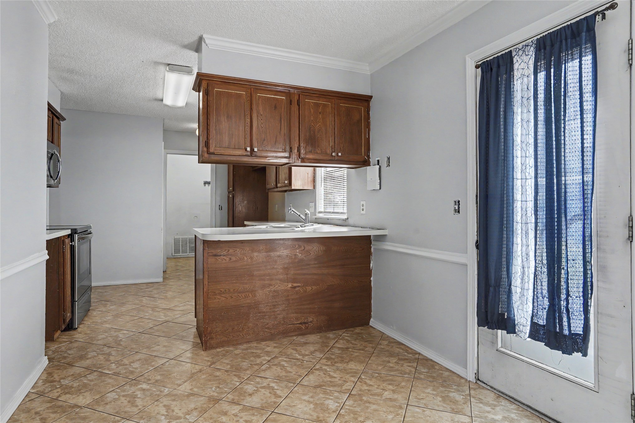 1809 W Gulfport Street Property Photo 8