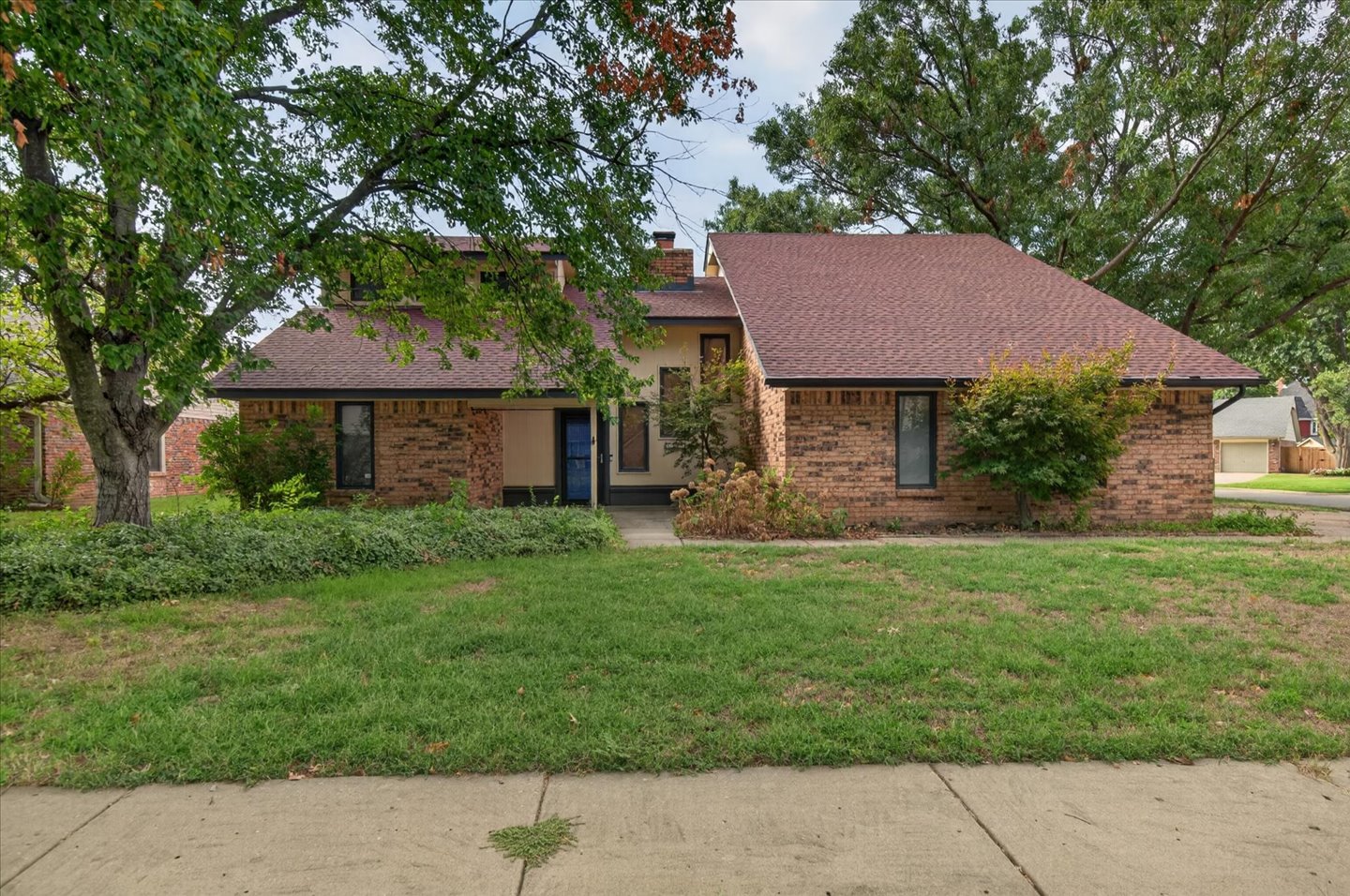 6883 Lee Drive Property Photo 1