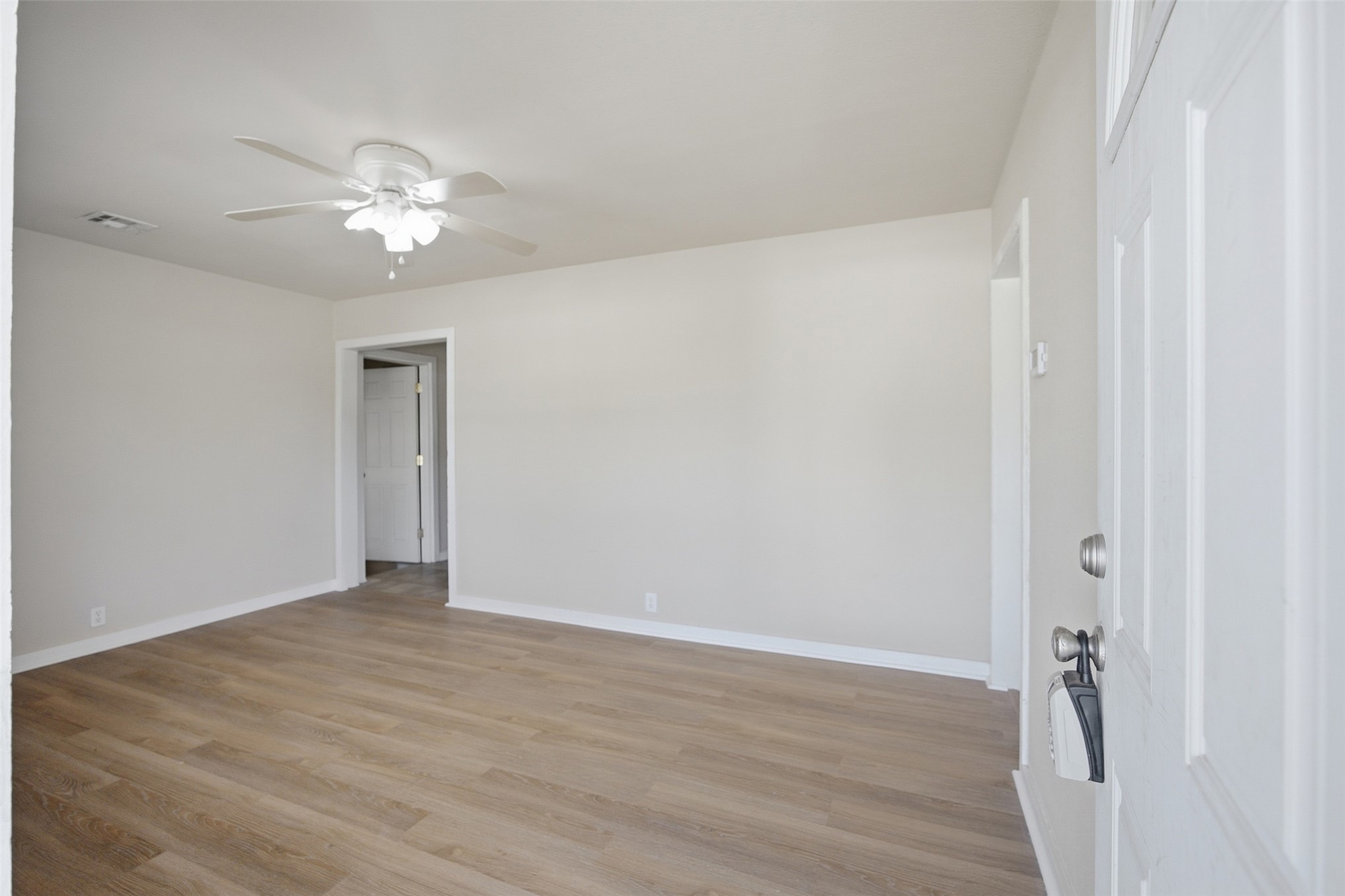 1326 N Hickory Property Photo 4