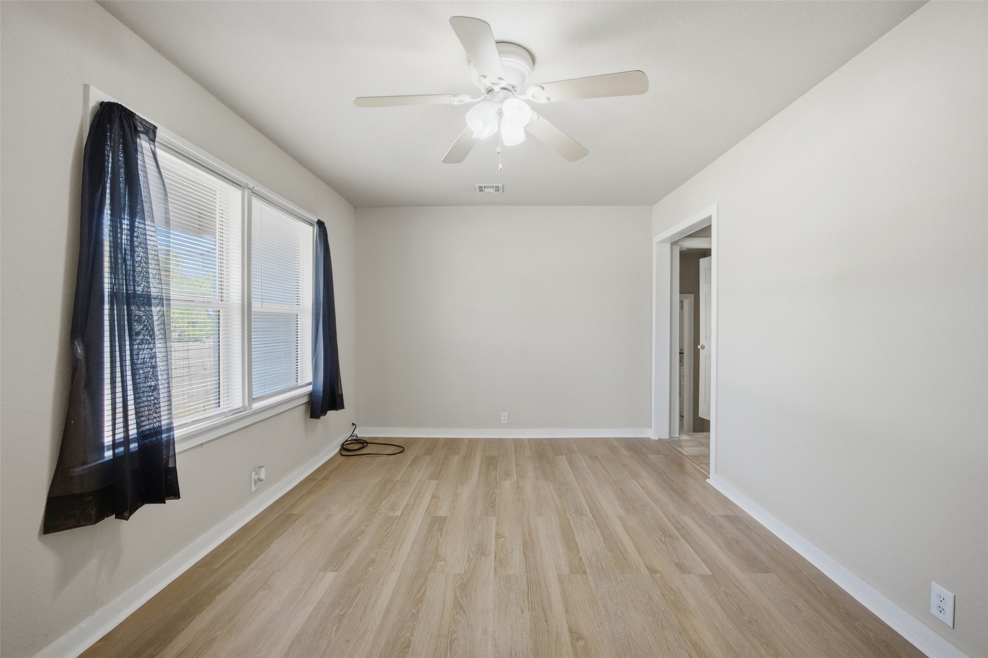 1326 N Hickory Property Photo 5