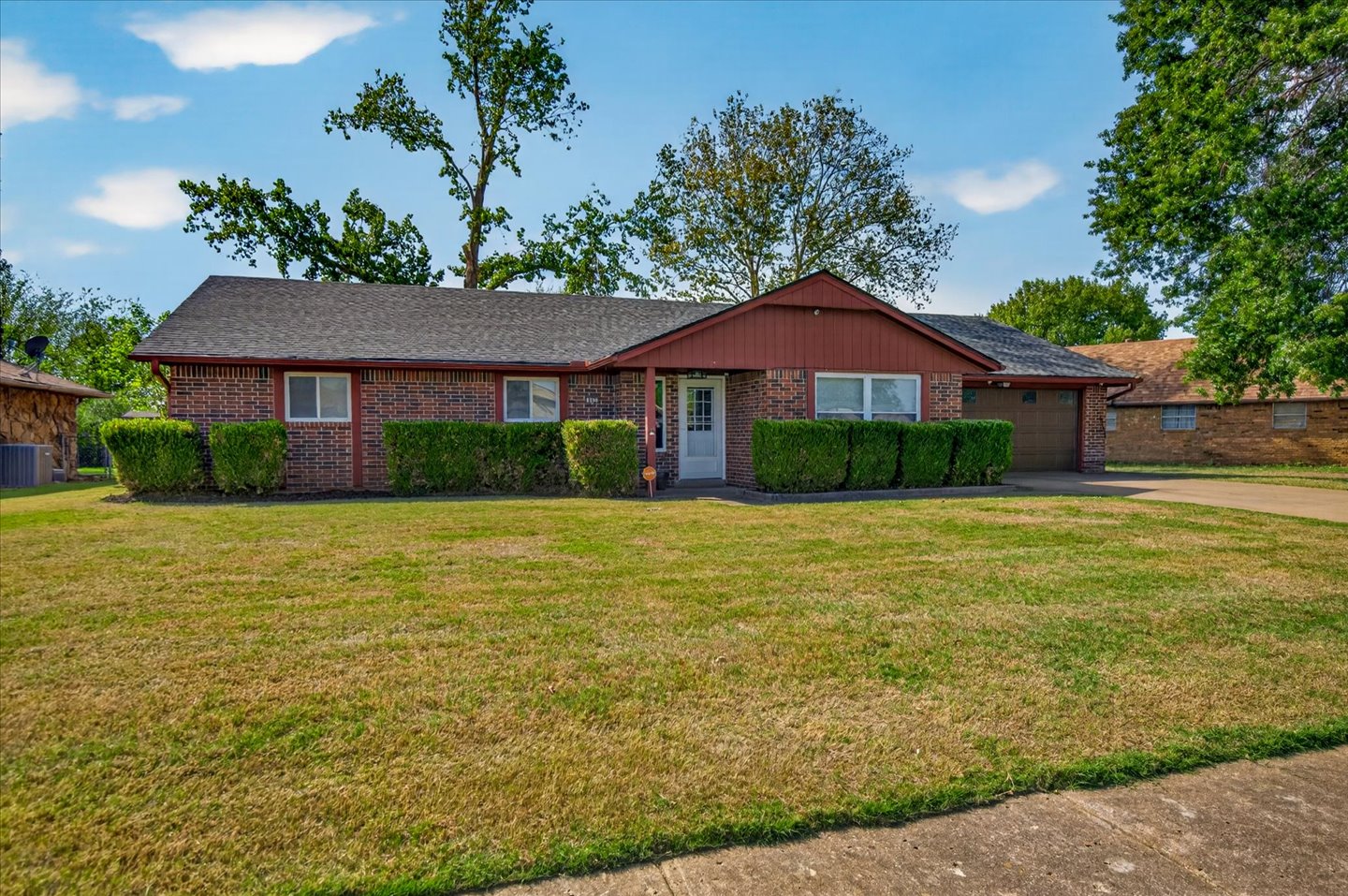 805 Castle Road Property Photo 2