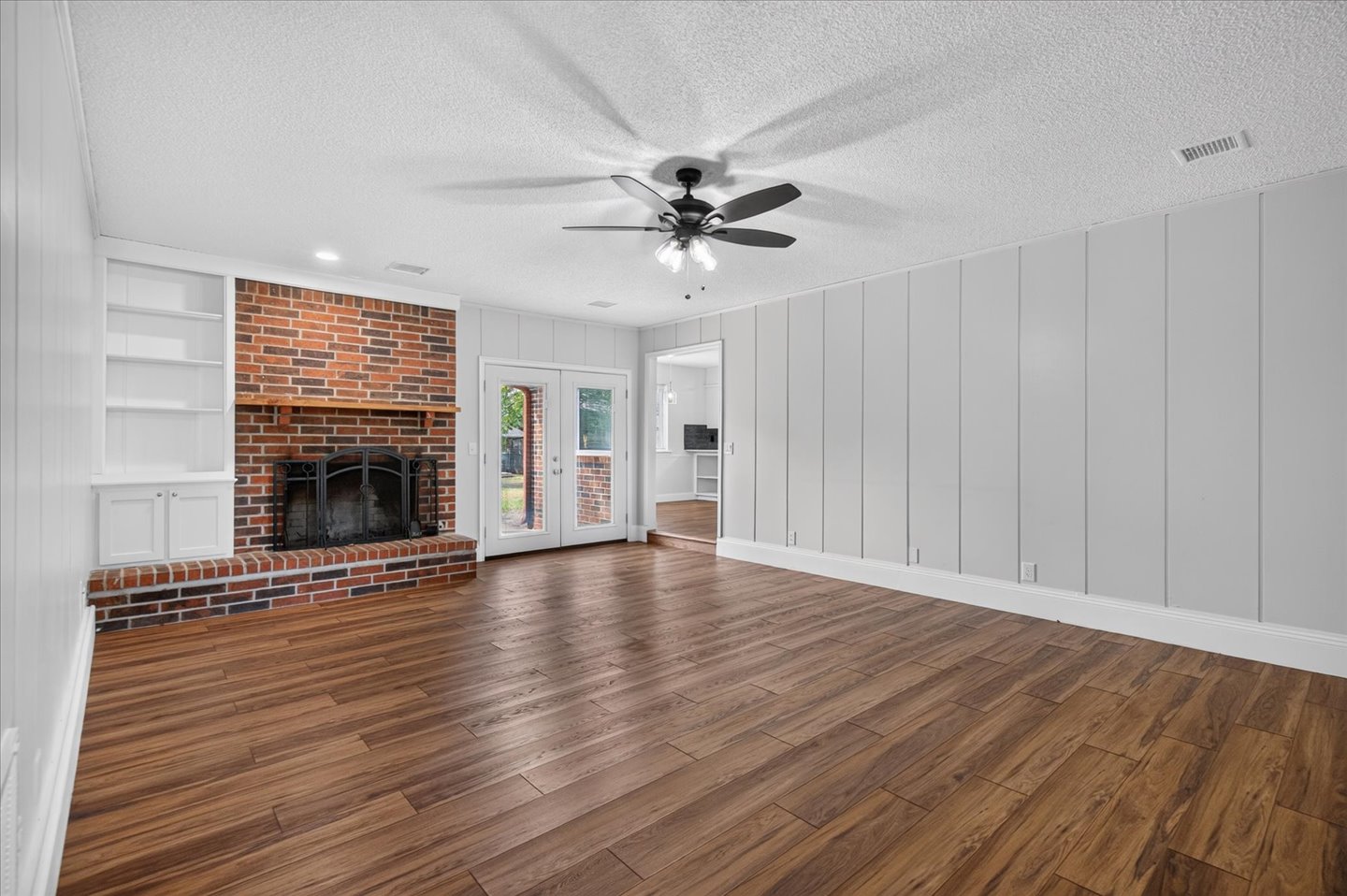805 Castle Road Property Photo 4
