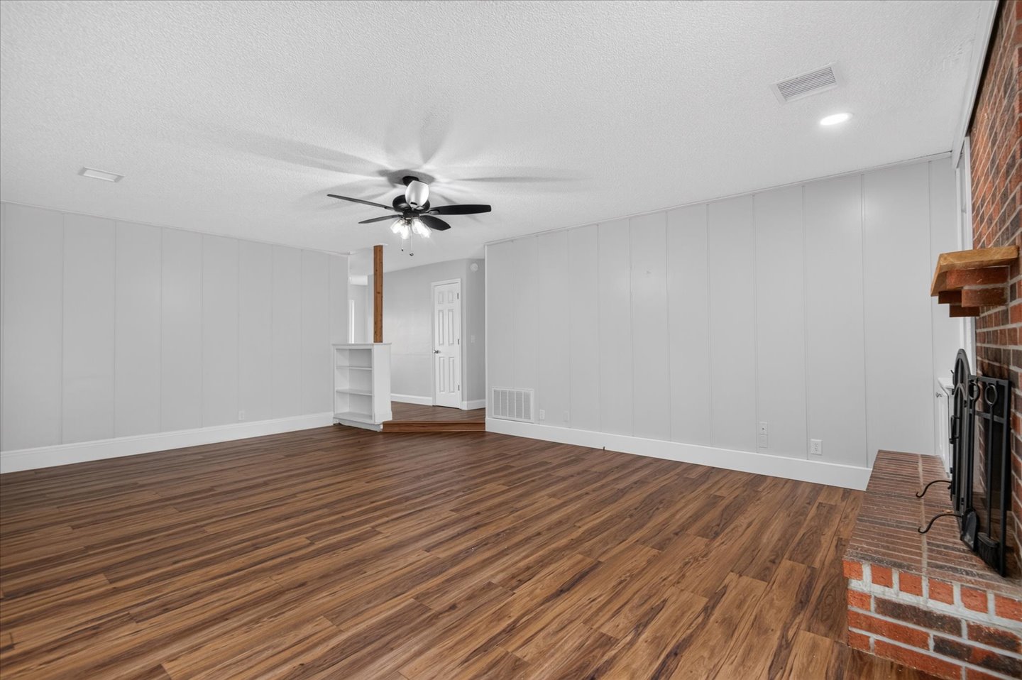 805 Castle Road Property Photo 6