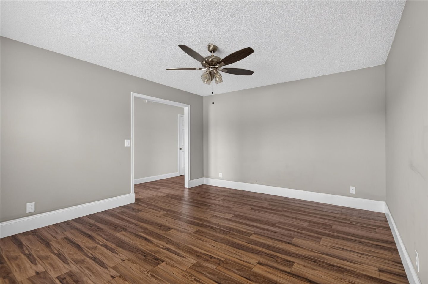 805 Castle Road Property Photo 8