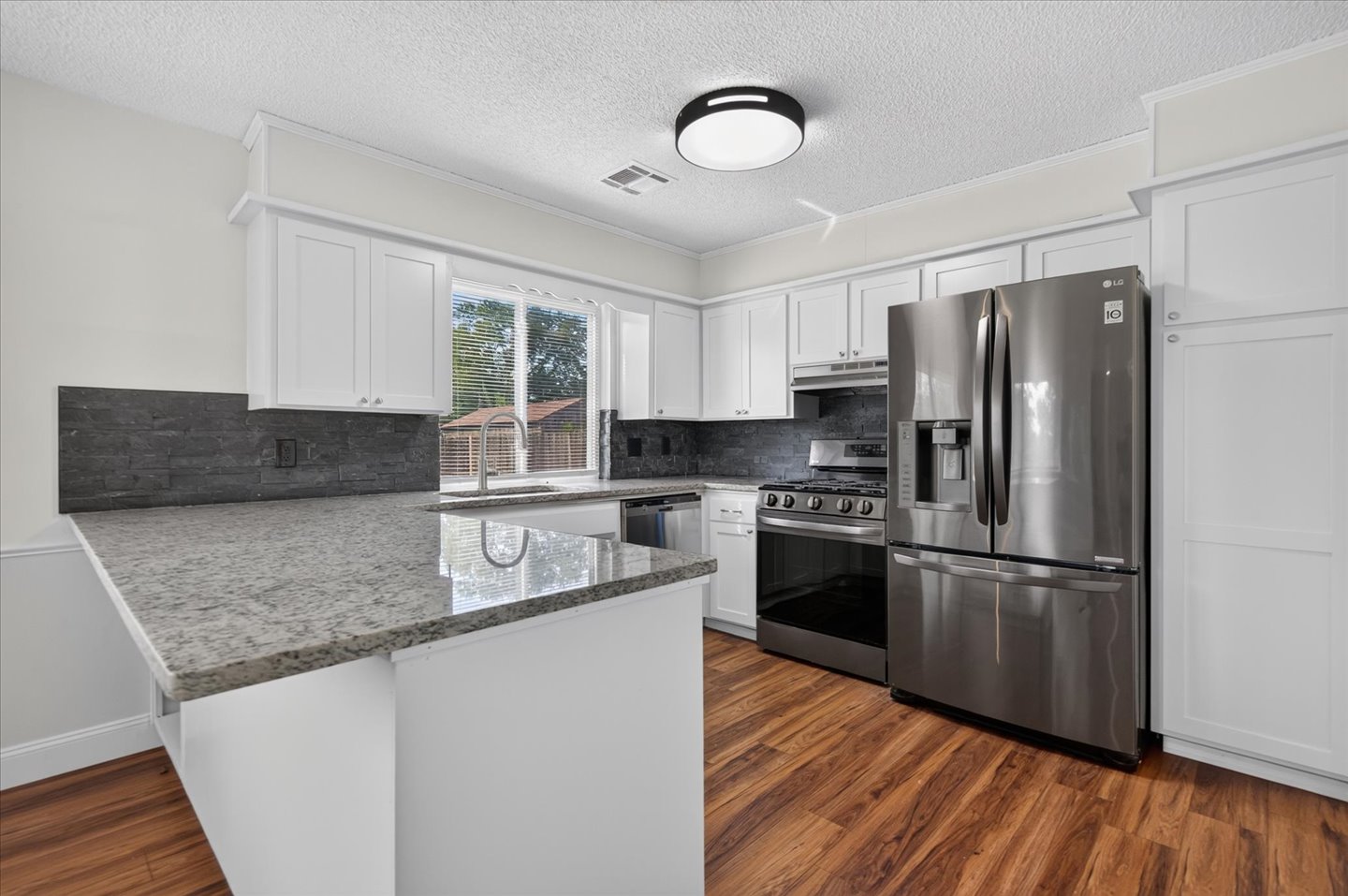 805 Castle Road Property Photo 12