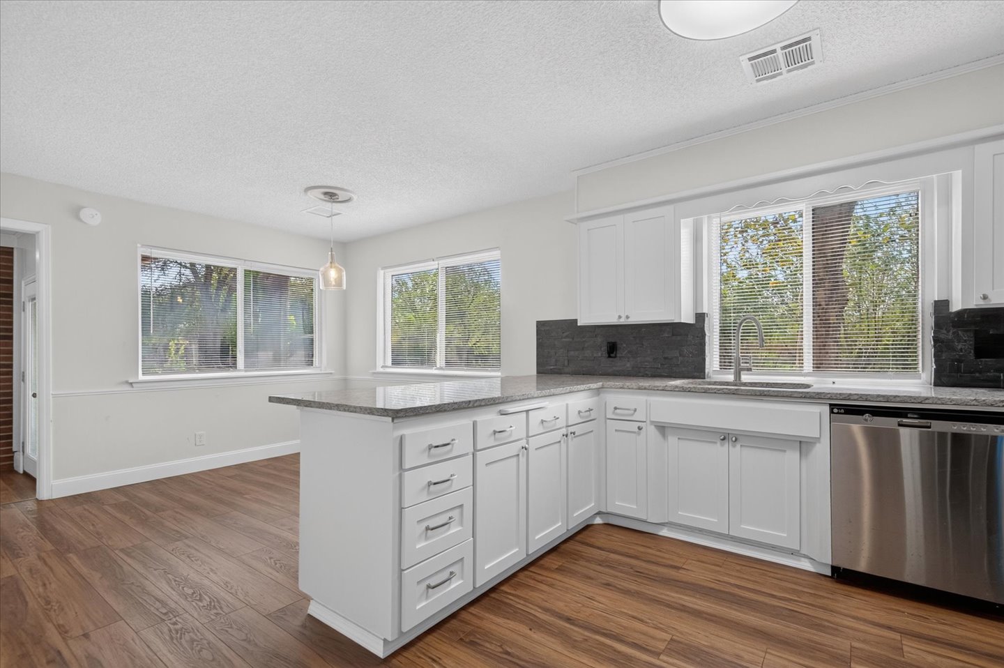 805 Castle Road Property Photo 13