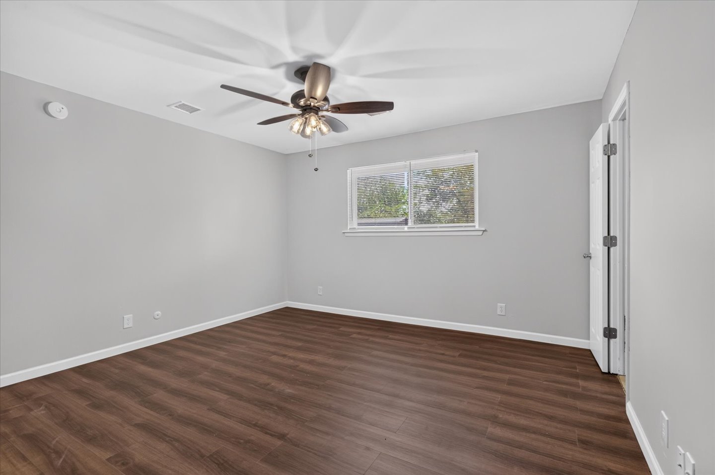 805 Castle Road Property Photo 16