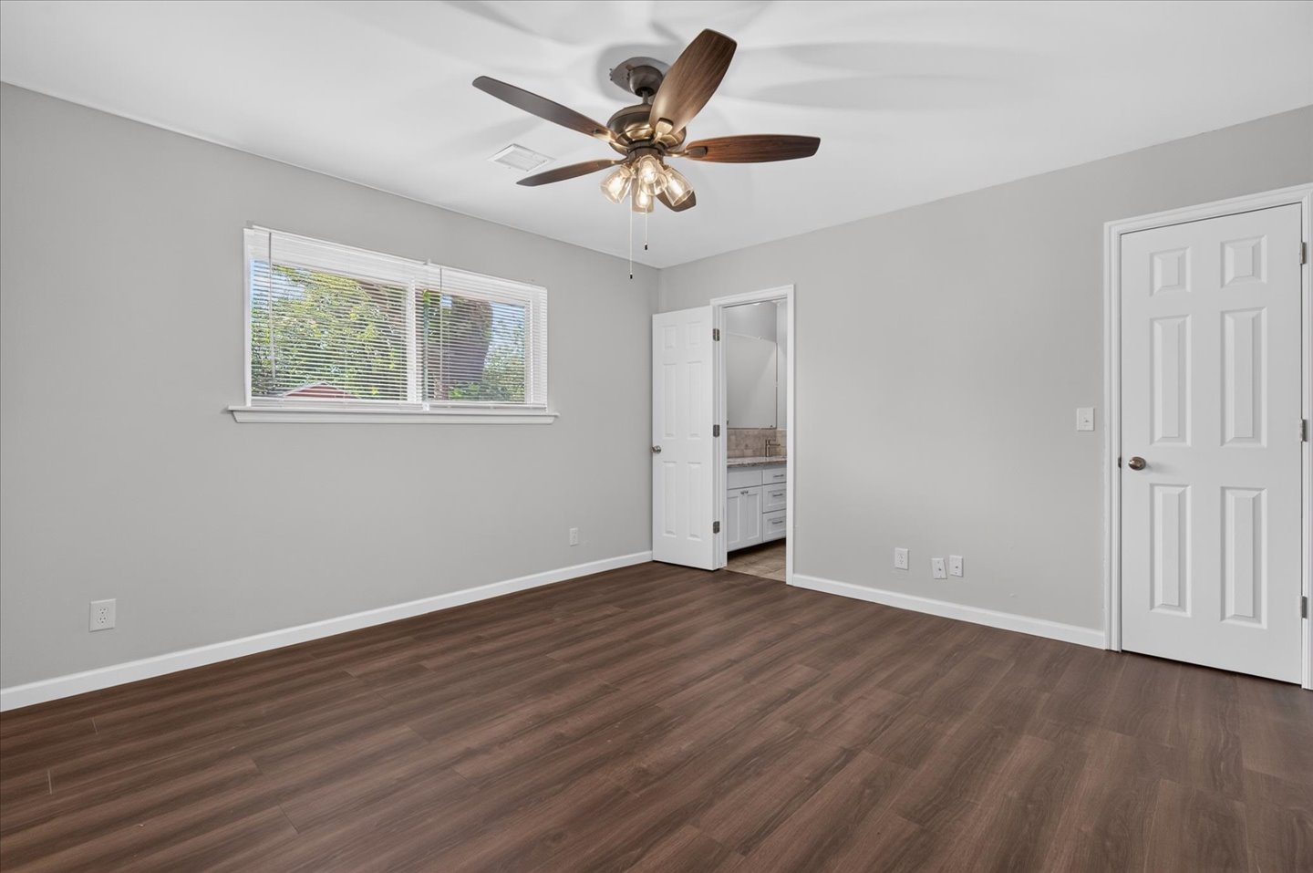 805 Castle Road Property Photo 17