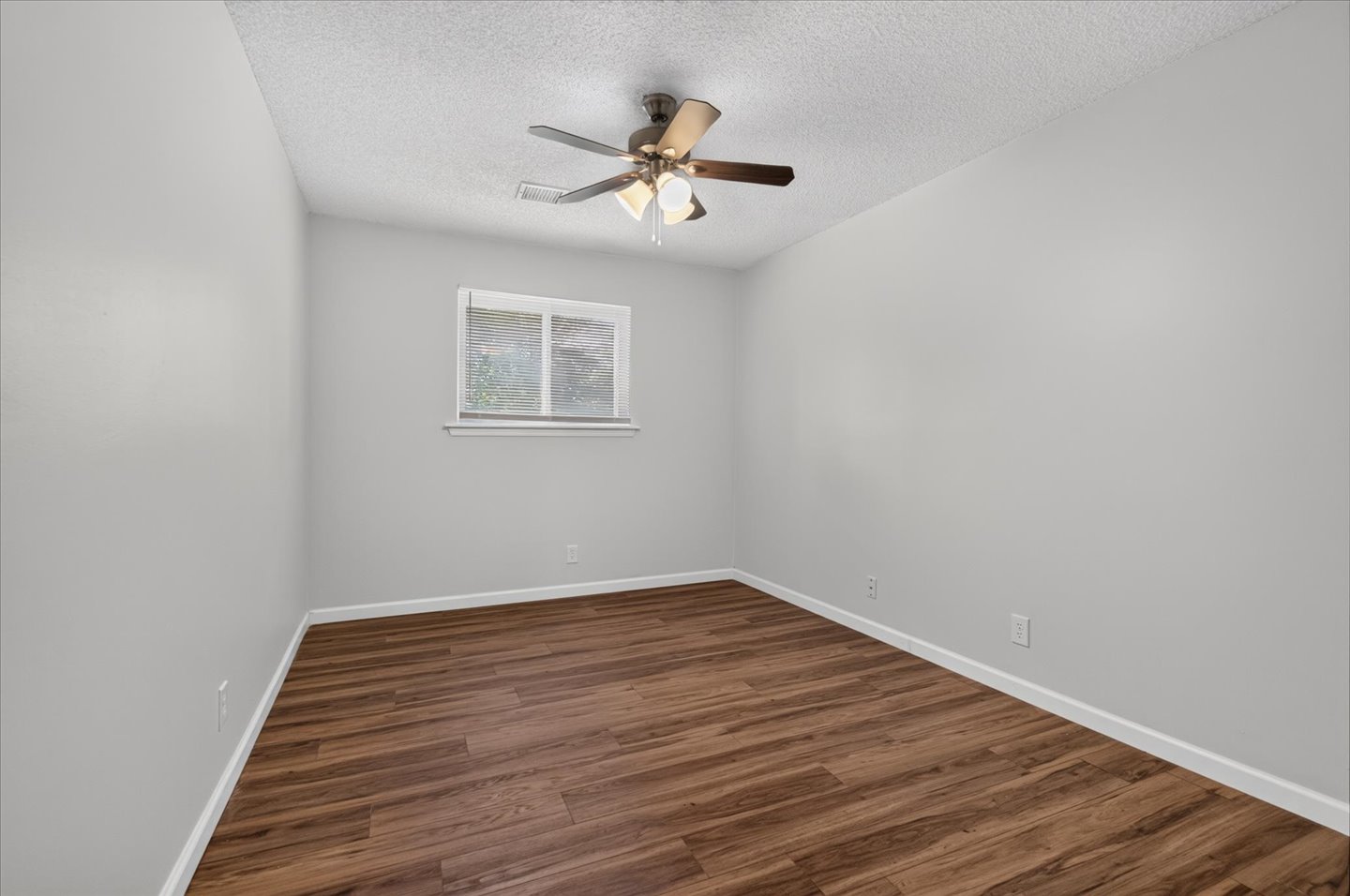 805 Castle Road Property Photo 23