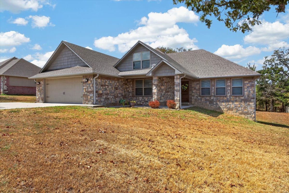 301 Eagle Crest