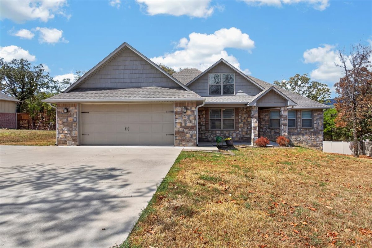 301 Eagle Crest Property Photo 2