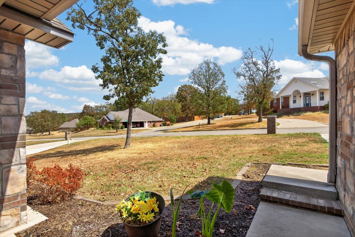 301 Eagle Crest Property Photo 8