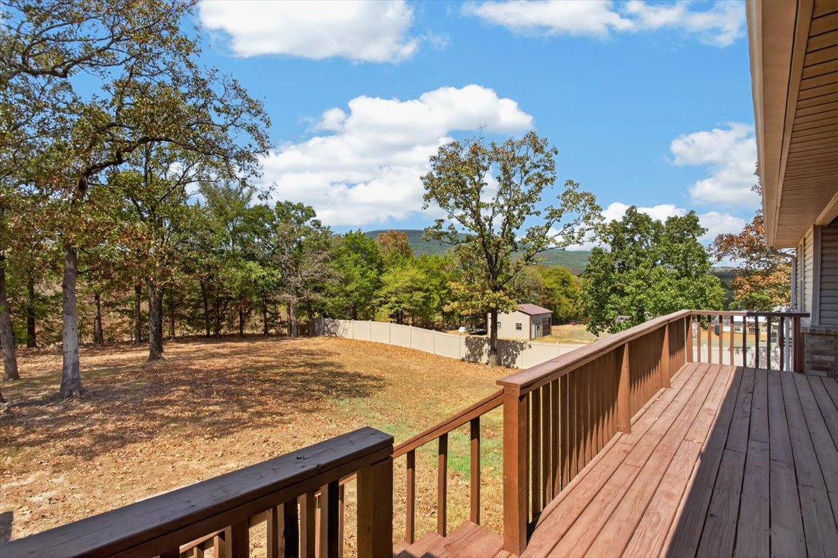 301 Eagle Crest Property Photo 11