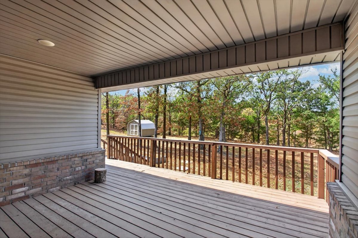 301 Eagle Crest Property Photo 12